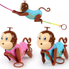 PULLING CHIMP